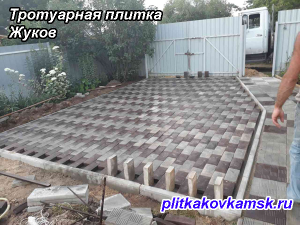 Пример укладки тротуарной плитки брусчатка в городе Жуков