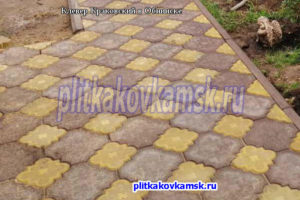 Пример укладка тротуарной плитки Клевер Краковский в деревне Доброе Жуковского района Калужской области.